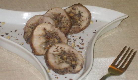рулетики из кролика с потрошками и грецкими орехами