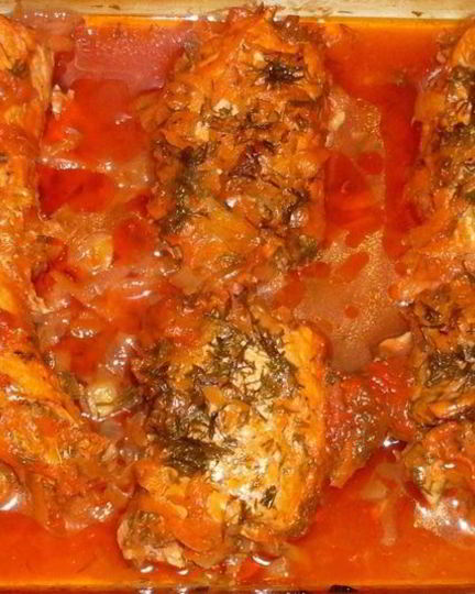 Рецепт рулетиков из свинины в томатном соусе