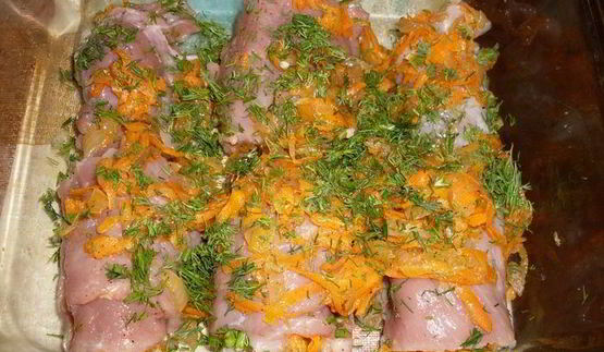 рулетики из свинины в томатном соусе