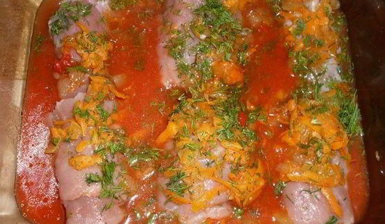 рулетики из свинины в томатном соусе