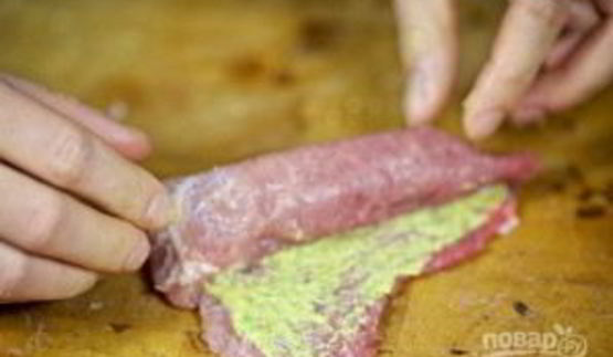 рулетики мясные с разной начинкой