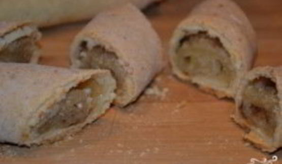 рулетики с яблоком из творожного теста