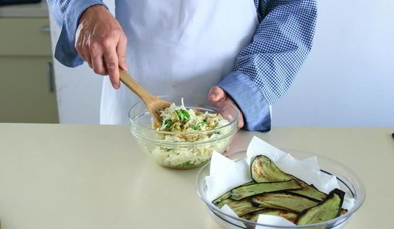 рулеты из баклажанов с овощами