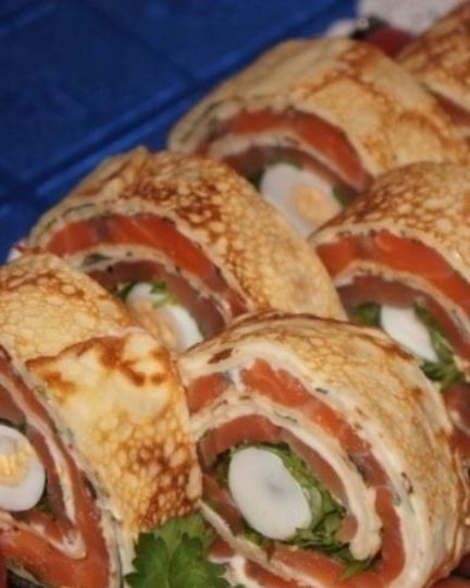 Рецепт рулетов из блинов с семгой