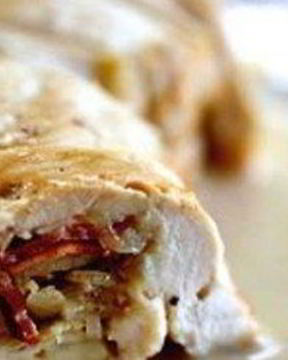 Рулеты из куриного филе с начинкой из бекона и сыра