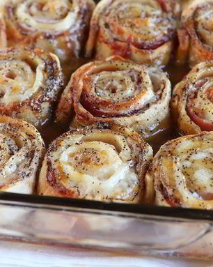 Слоеный рулет с ветчиной и сыром