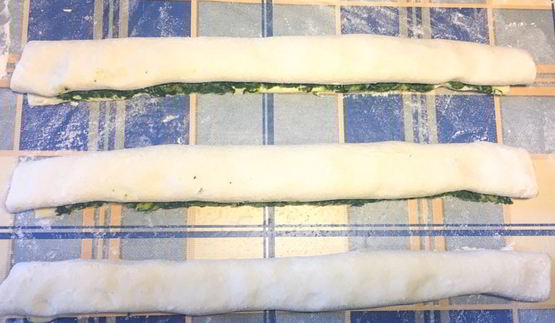 слоеные рулетики со шпинатом и сыром