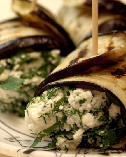 Рецепт экспресса рулетики из баклажан с зеленым творогом