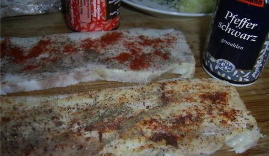 сало с чесноком и перцем под прессом