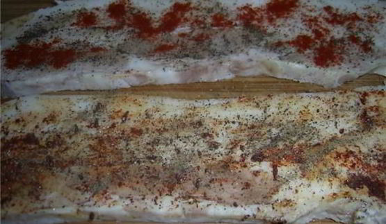 сало с чесноком и перцем под прессом