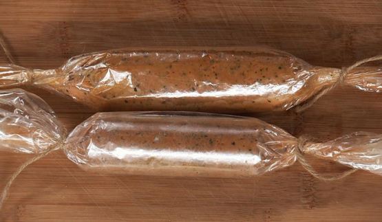 сосиски из фасоли с томатной сальсой