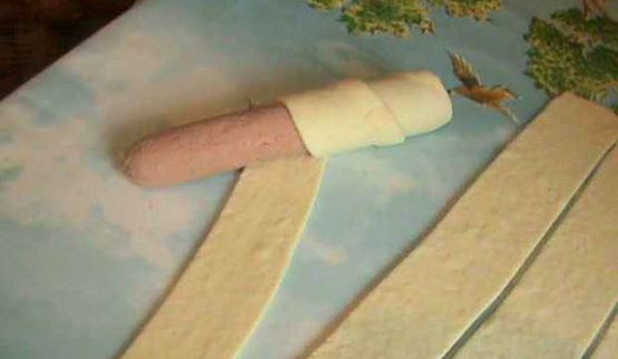 сосиски в дрожжевом тесте