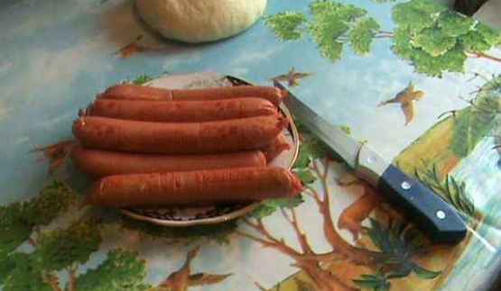 сосиски в дрожжевом тесте