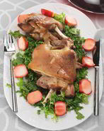 Свиные голяшки с маринованной редиской