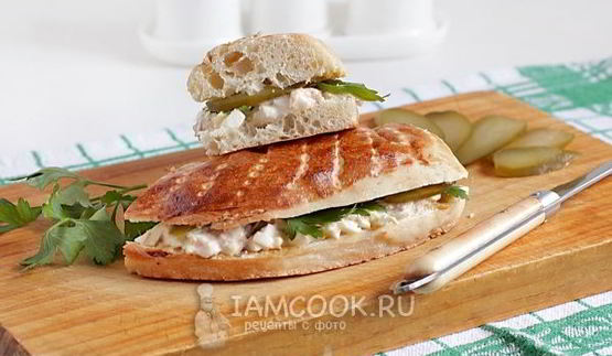 сэндвич с тунцом