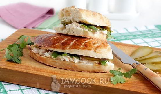 сэндвич с тунцом