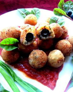 Сырная закуска-шарики в томатном соусе