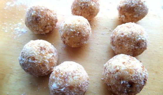 сырная закуска-шарики в томатном соусе