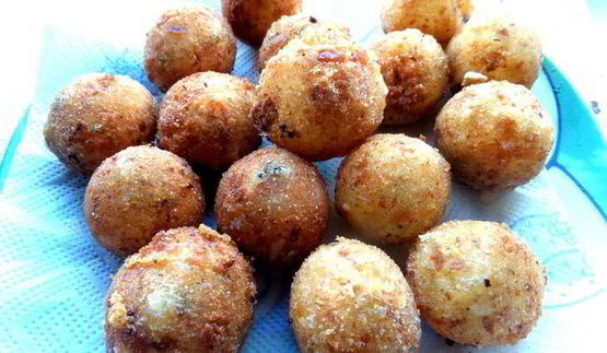 сырная закуска-шарики в томатном соусе