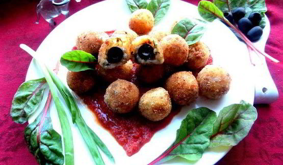 сырная закуска-шарики в томатном соусе