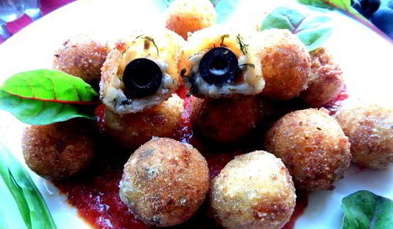 сырная закуска-шарики в томатном соусе