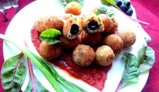 сырная закуска-шарики в томатном соусе