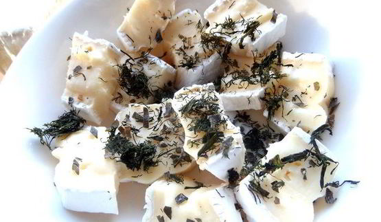 сырная закуска-шарики в томатном соусе