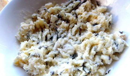 сырная закуска-шарики в томатном соусе