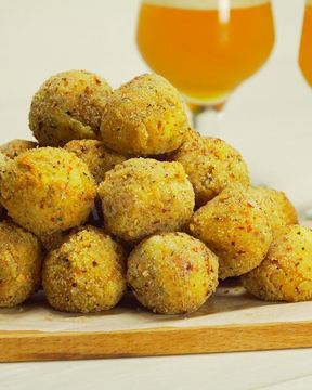 Сырные шарики из сулугуни во фритюре