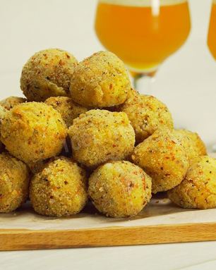 Сырные шарики из сулугуни во фритюре