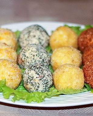 Цветные сырные шарики к праздничному столу