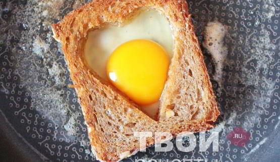 яичница в хлебе