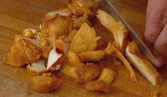 яйца, запеченные с грибами и картофелем