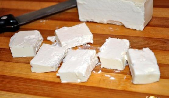 закуска из арбуза с фетой и базиликом