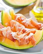 Закуска из дыни и прошутто