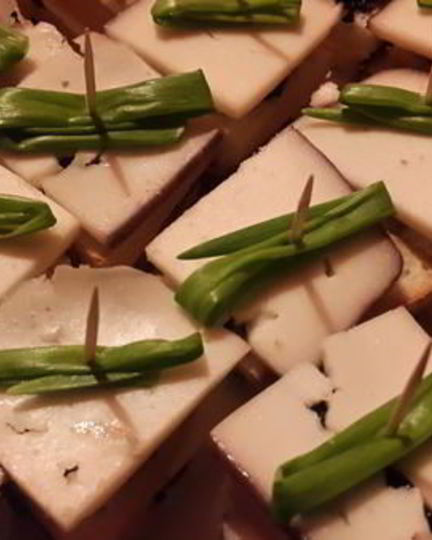 Рецепт закуски из козьего сыра и икры