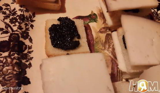 закуска из козьего сыра и икры