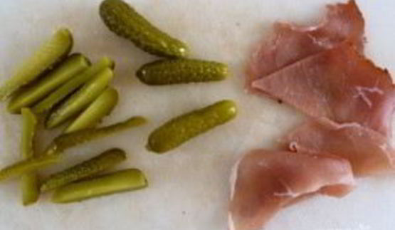 закуска с маринованными огурцами