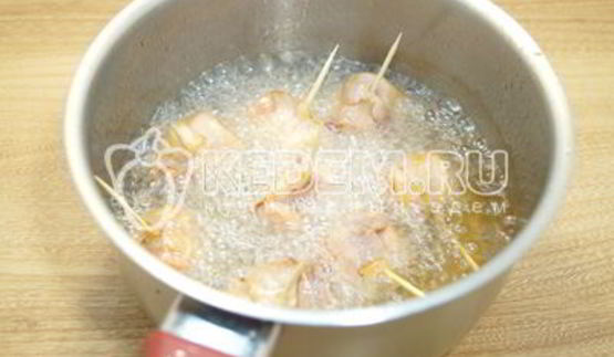 закуска сосиски в беконе