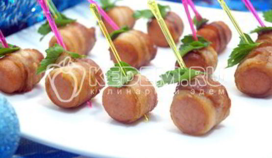 закуска сосиски в беконе