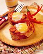 Запеченные яйца в хлебных стаканчиках