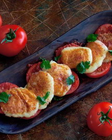 Рецепт жареного сулугуни с томатами