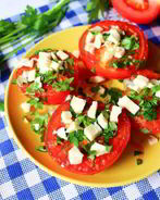 Жареные помидоры с чесноком и сыром